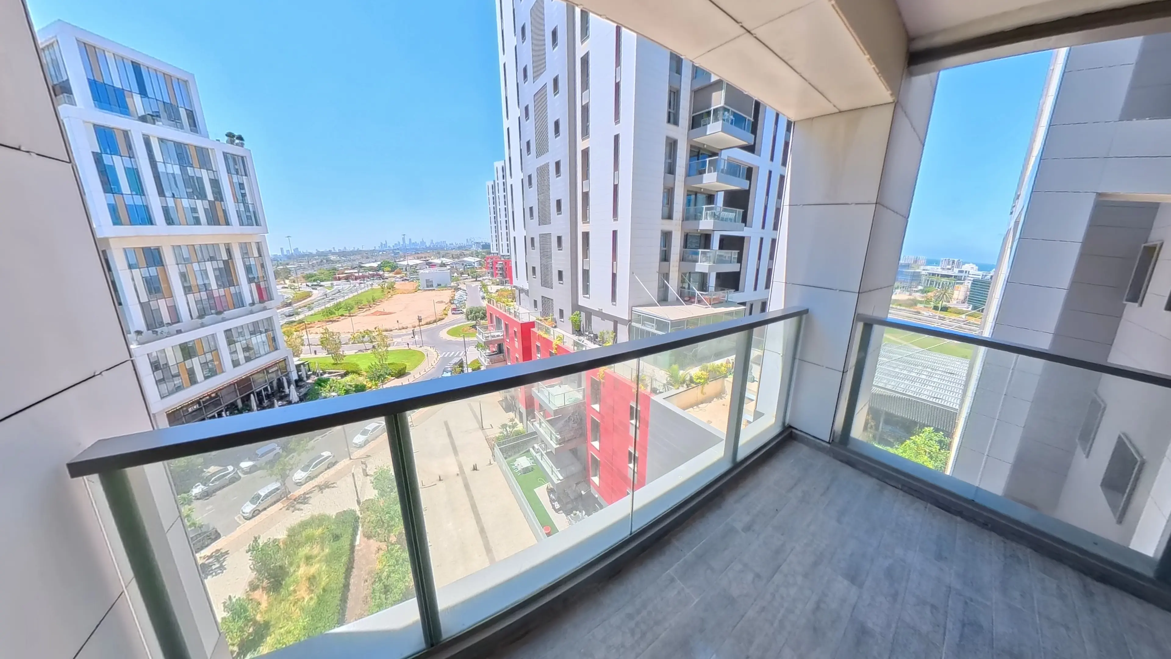 UPGRADED INTERIOR • SKYLINE VIEWS