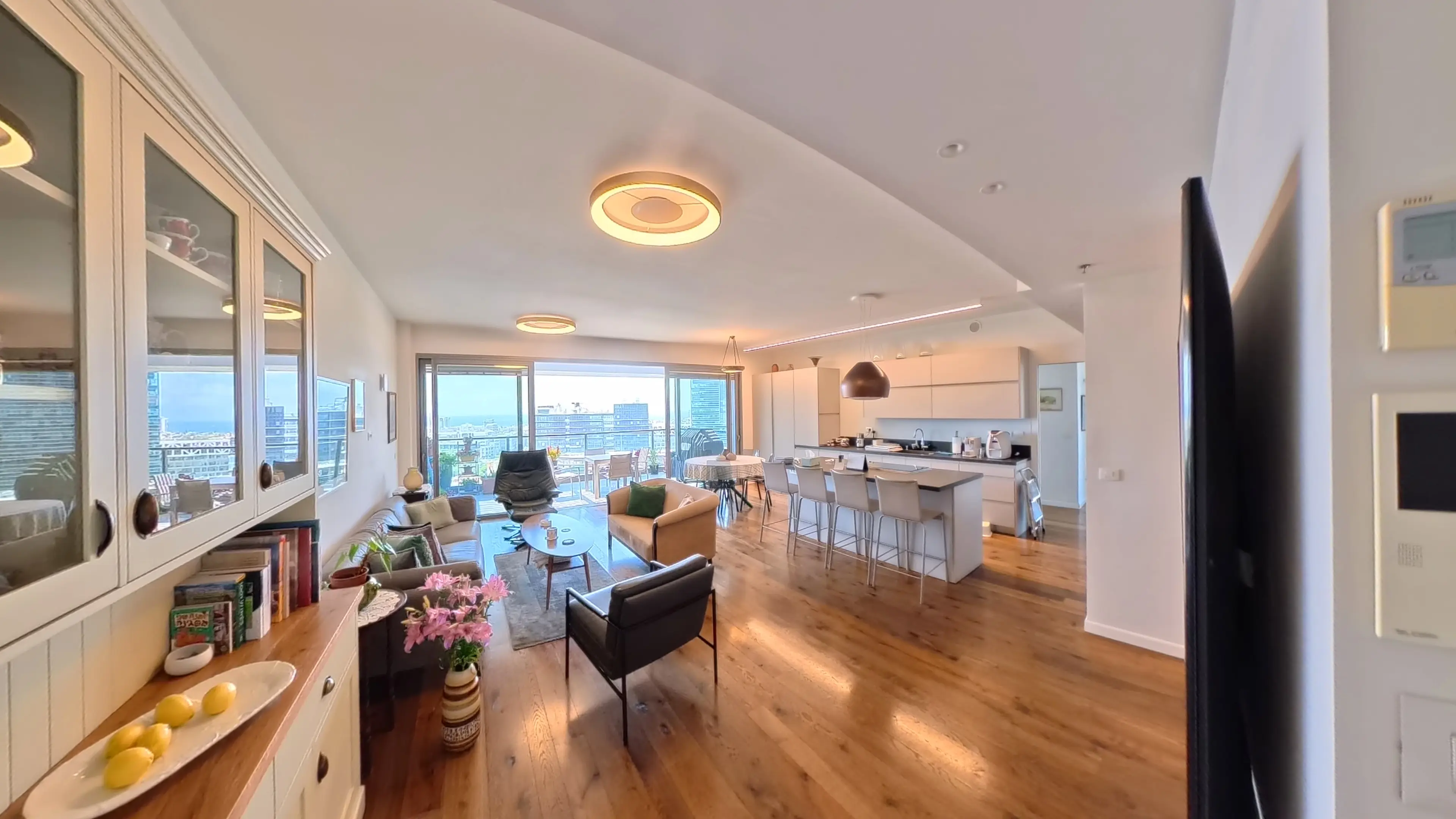 HIGH-FLOOR PREMIUM APARTMENT