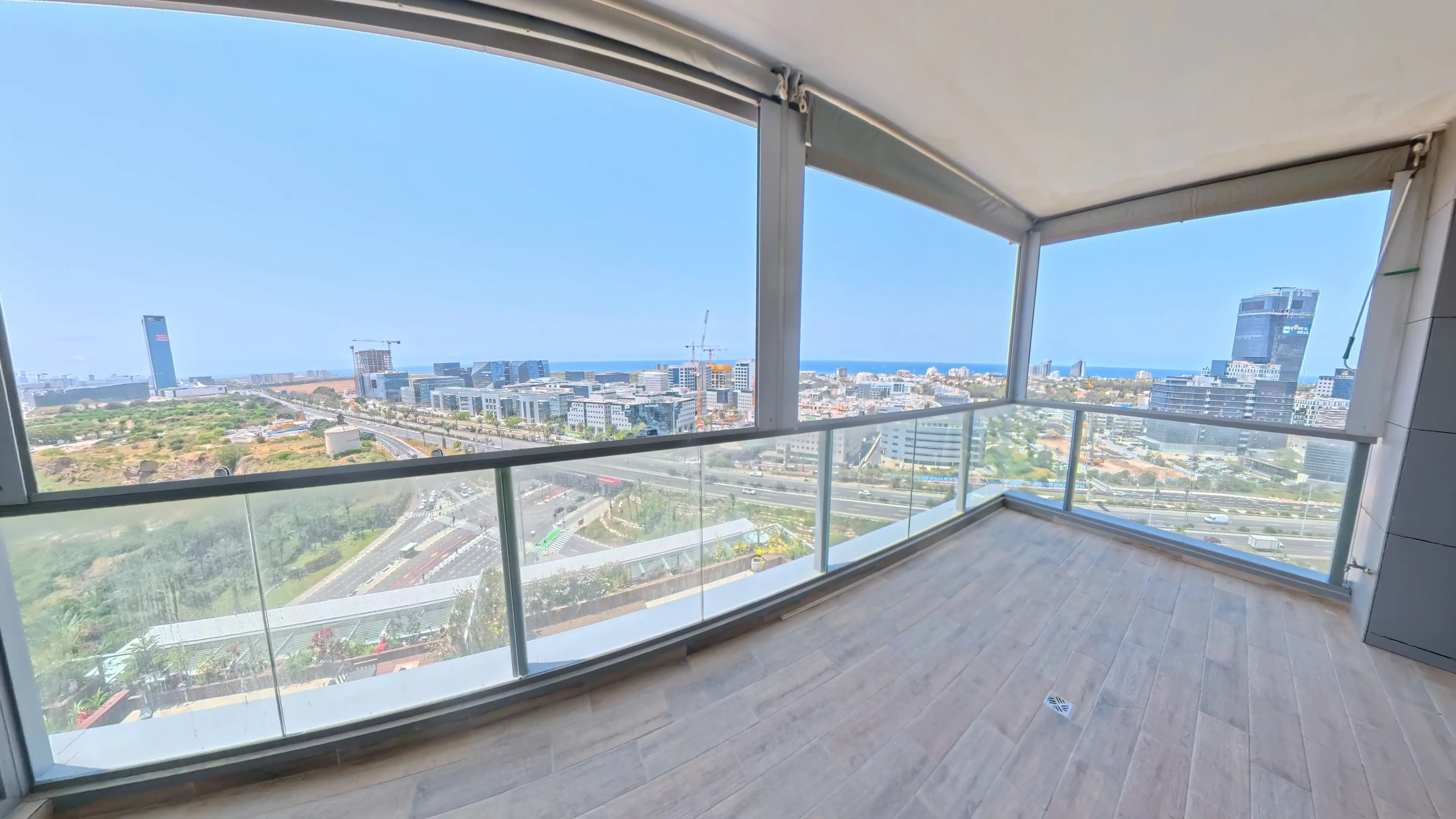WIDE PANORAMIC & BROAD RESIDENCE